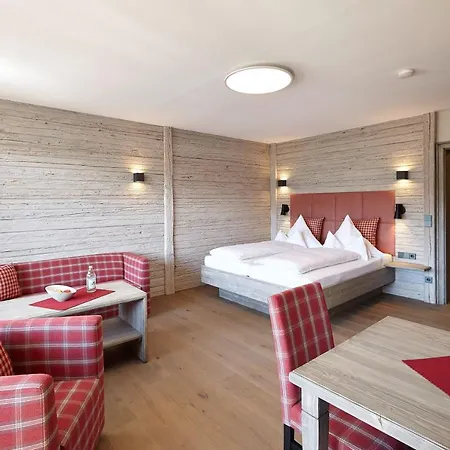 ホテル Wellnesshotel Sonnenhalde Tonbach 4*