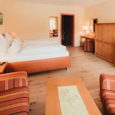 ホテル Wellnesshotel Sonnenhalde Tonbach バイアースブロン