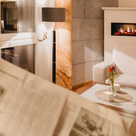 ホテル Wellnesshotel Sonnenhalde Tonbach バイアースブロン