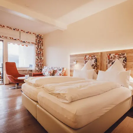 ホテル Wellnesshotel Sonnenhalde Tonbach バイアースブロン