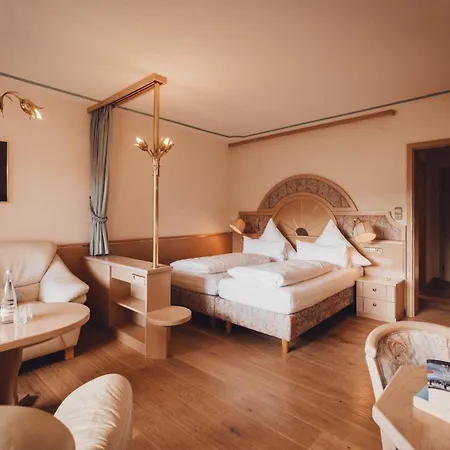 Otel Wellnesshotel Sonnenhalde Tonbach 4*