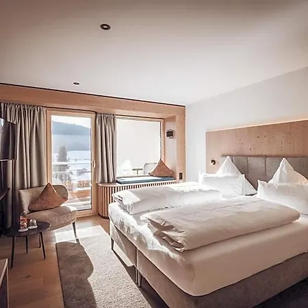 Wellnesshotel Sonnenhalde Tonbach Hotel 4*