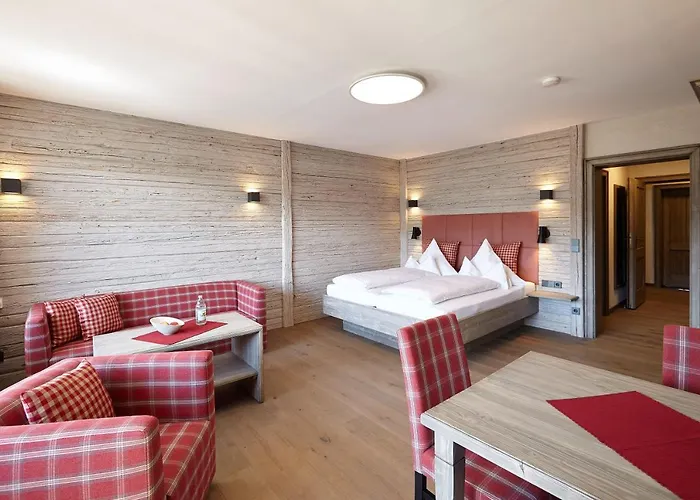 Отель Wellnesshotel Sonnenhalde Tonbach 4*