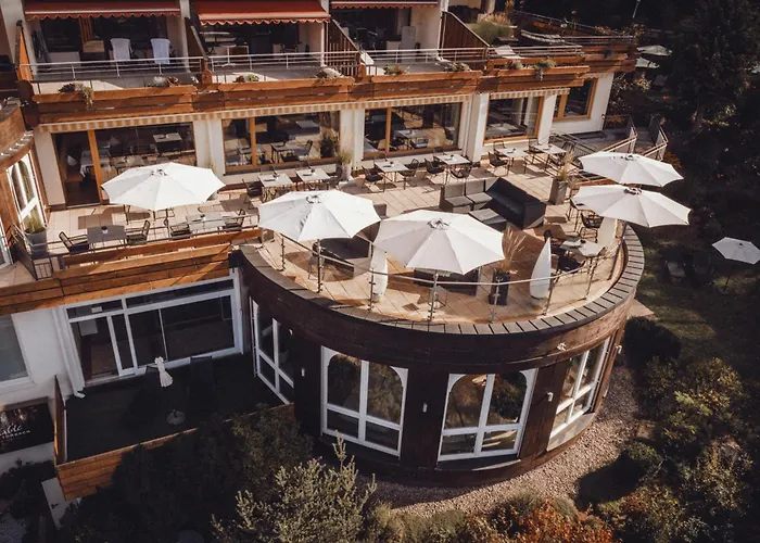 Отель Wellnesshotel Sonnenhalde Tonbach 4*