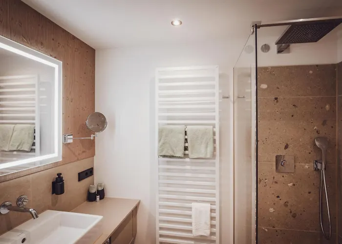 Otel Wellnesshotel Sonnenhalde Tonbach